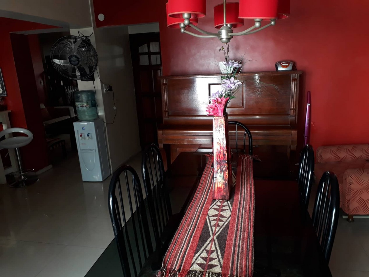 Julian Aguirre 1400. Casa 5 ambientes.