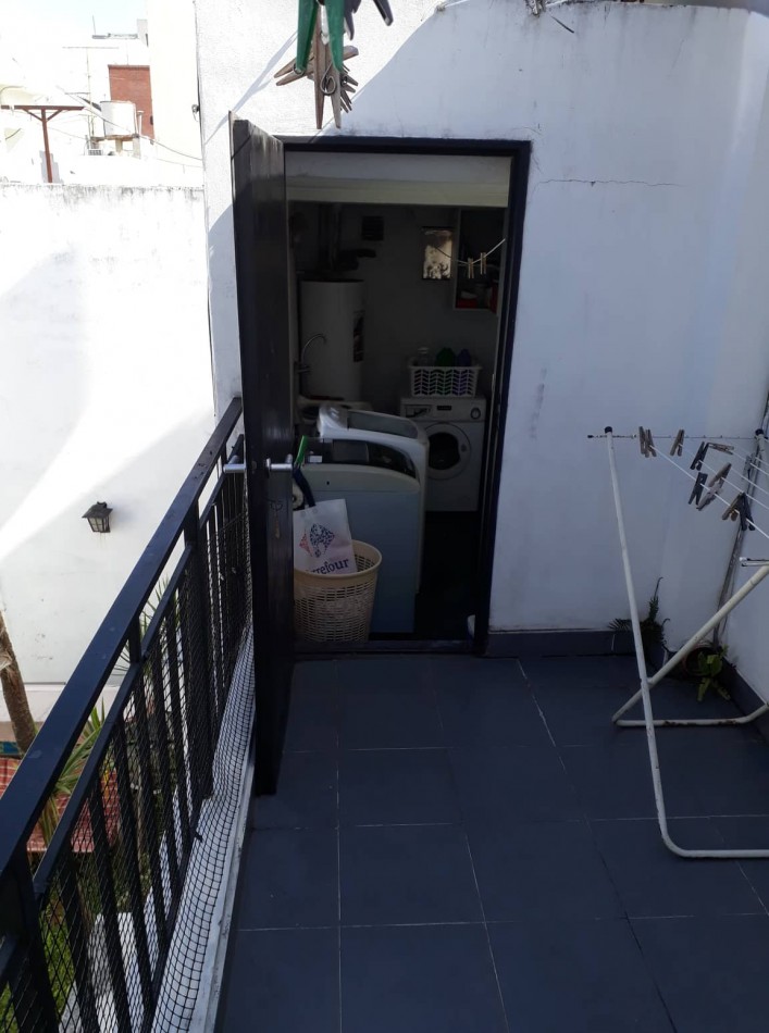 Julian Aguirre 1400. Casa 5 ambientes.