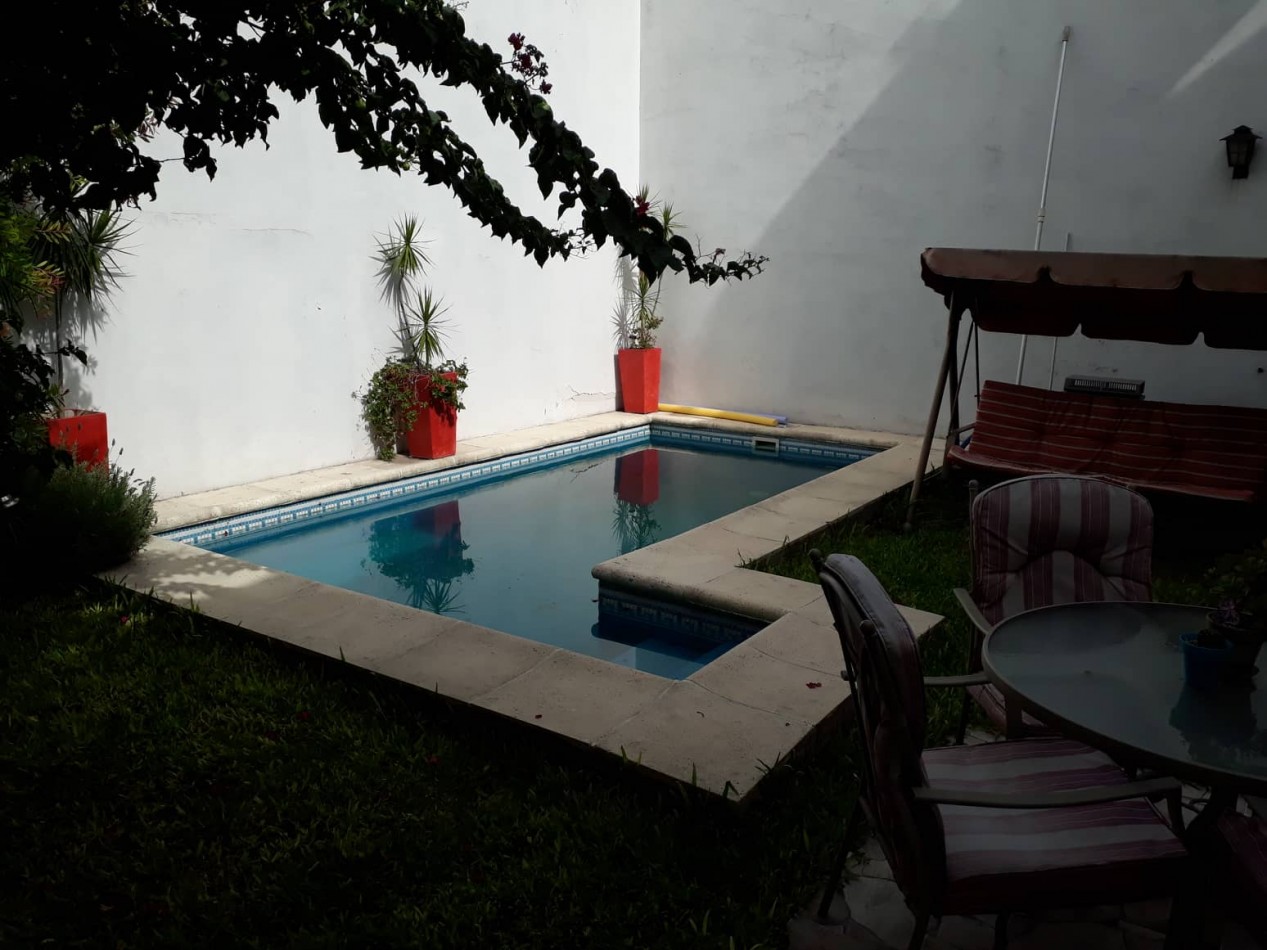Julian Aguirre 1400. Casa 5 ambientes.