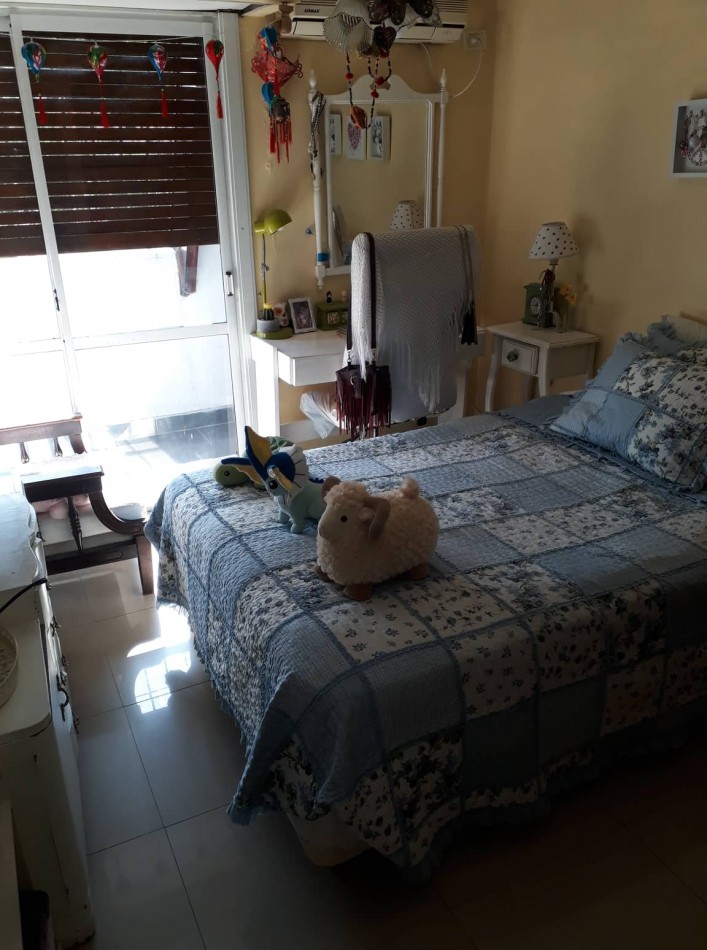 Julian Aguirre 1400. Casa 5 ambientes.