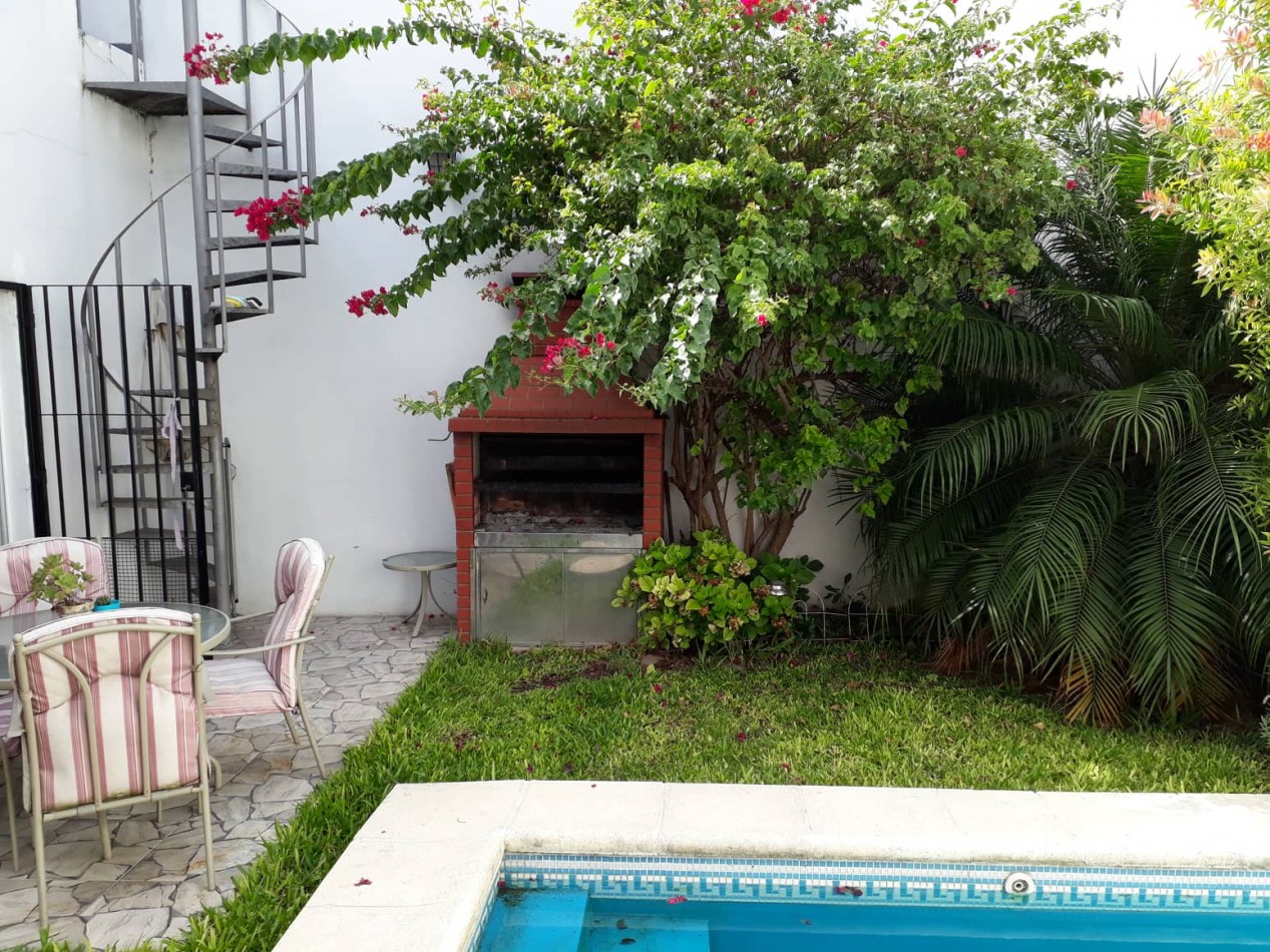 Julian Aguirre 1400. Casa 5 ambientes.