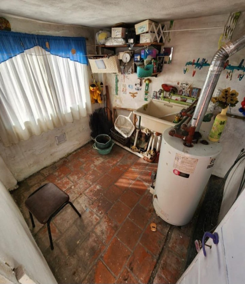 Naon 700. PH 3 ambientes contrafrente con patio y terraza.