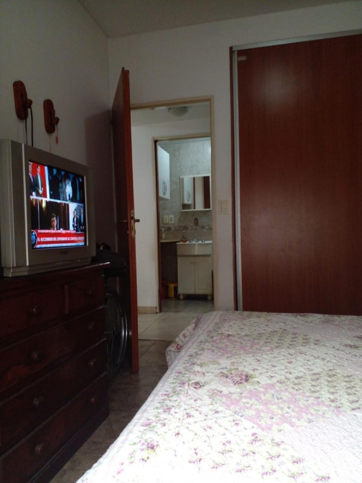 Zequeira 6900. PH 2 ambientes planta baja con patio.