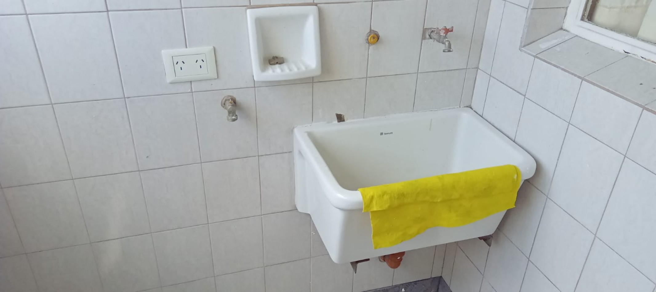 Curuzu Cuatia 2400. Departamento 3 ambientes.