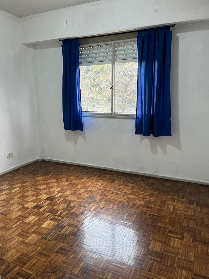 Martinez de Hoz 7200. Departamento 3 ambientes al frente con balcon