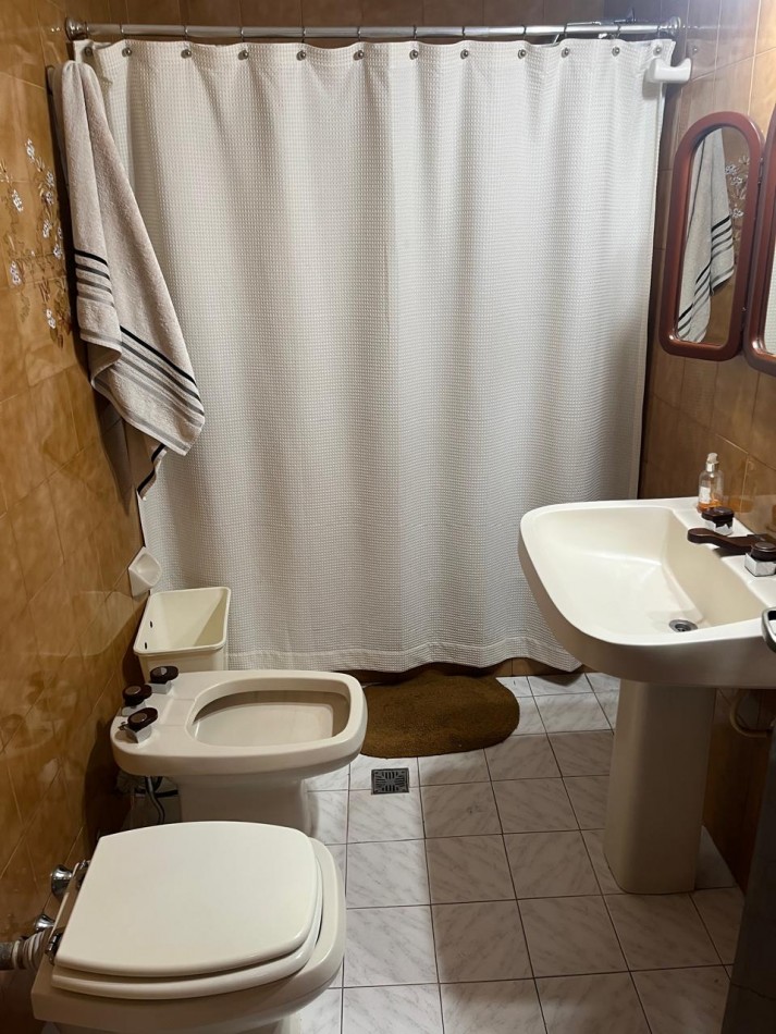 Oliden 85. Casa 6 ambientes o casa multifamiliar.