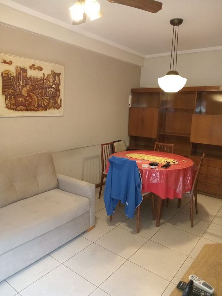 Pizarro 7500. Departamento 2 ambientes planta baja al frente con cochera.