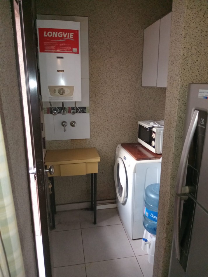 Pizarro 7500. Departamento 2 ambientes planta baja al frente con cochera.