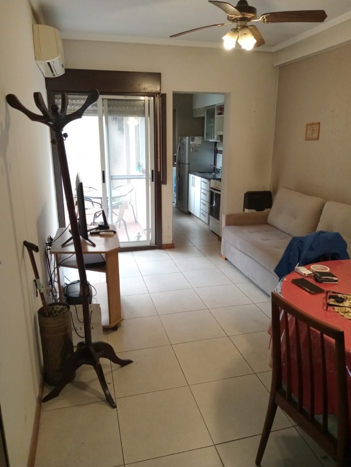Pizarro 7500. Departamento 2 ambientes planta baja al frente con cochera.