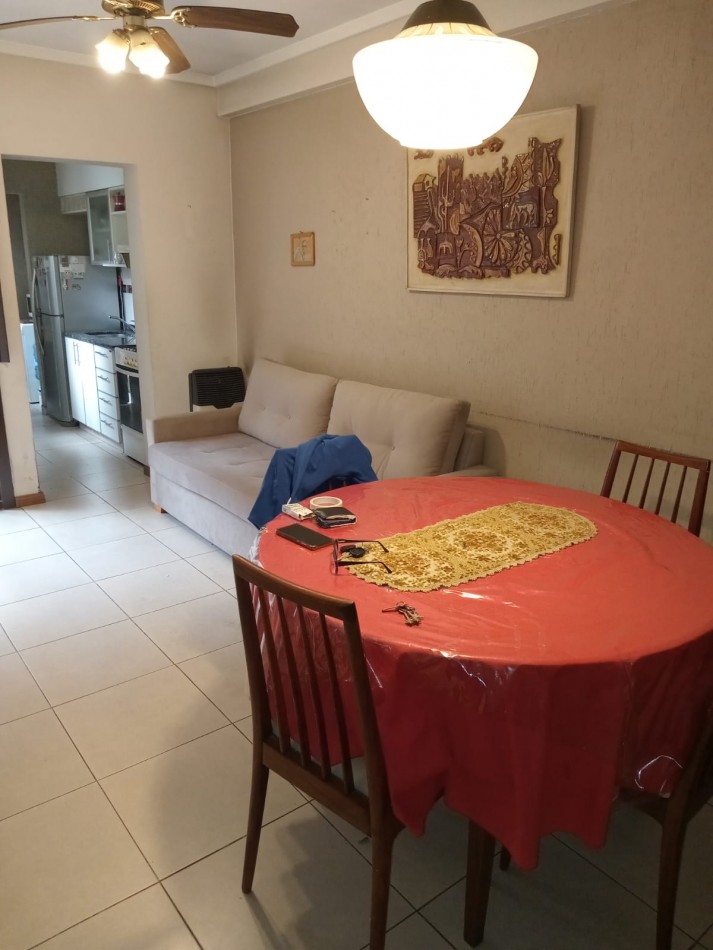 Pizarro 7500. Departamento 2 ambientes planta baja al frente con cochera.