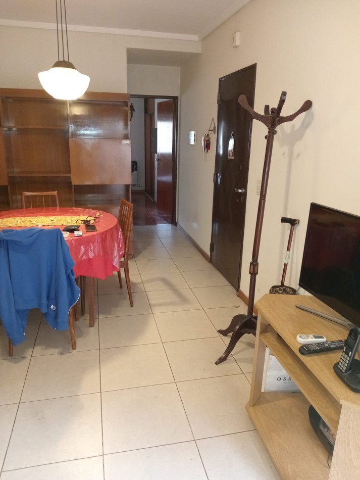 Pizarro 7500. Departamento 2 ambientes planta baja al frente con cochera.