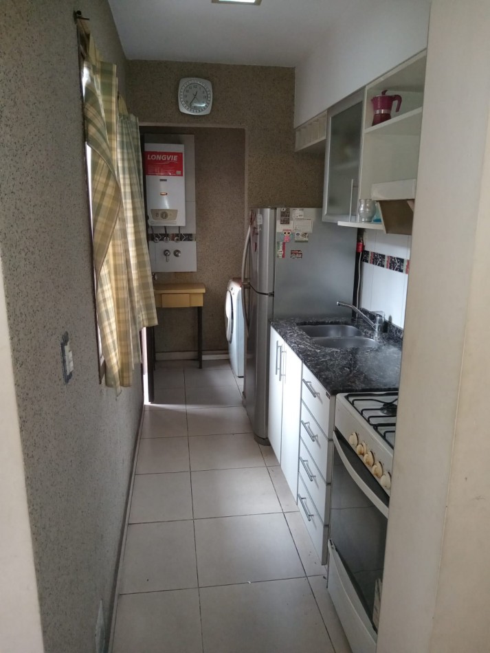 Pizarro 7500. Departamento 2 ambientes planta baja al frente con cochera.
