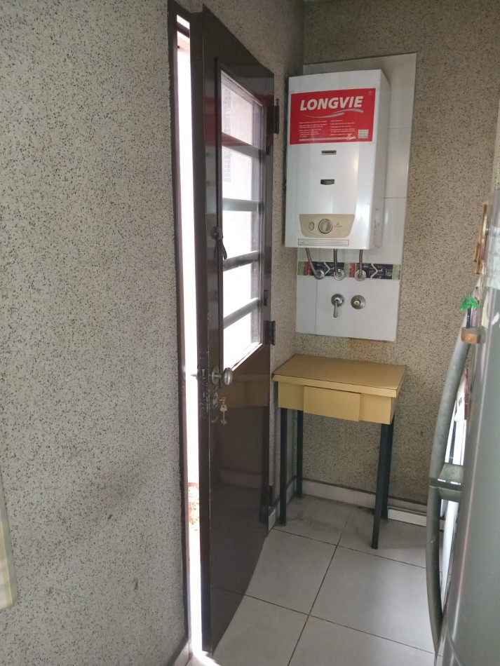 Pizarro 7500. Departamento 2 ambientes planta baja al frente con cochera.