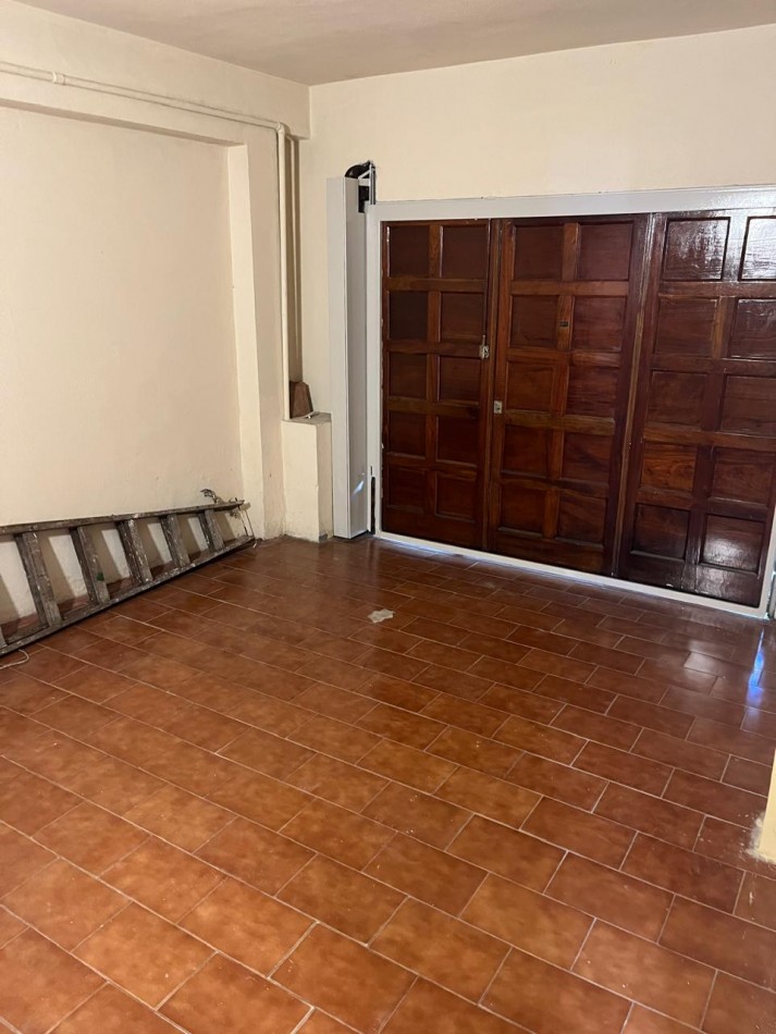 Las Bases 300. Casa ex municipal 4 ambientes.
