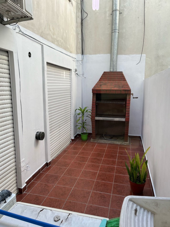 Zequeira 6900. PH 2 ambientes planta baja con patio.