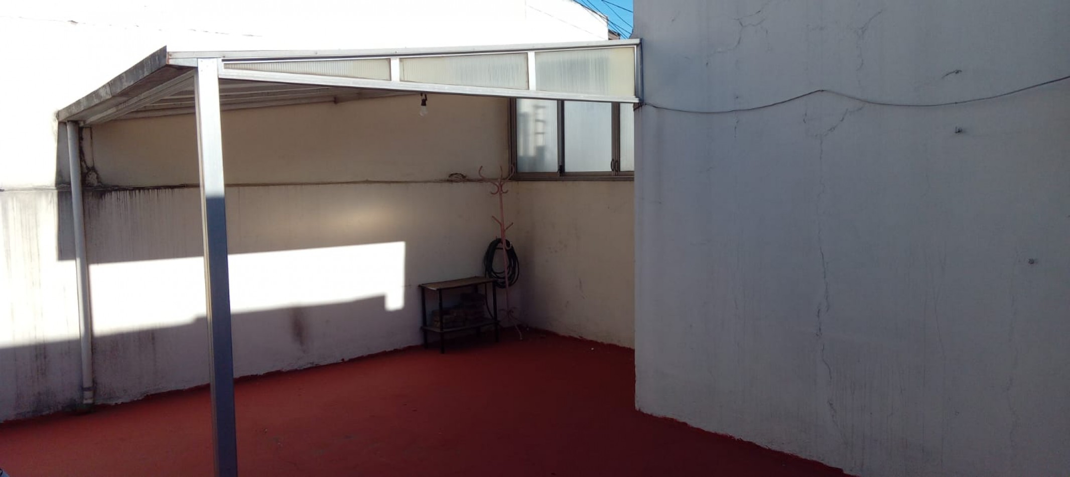 Pieres 700. PH 2 ambientes interno con terraza.