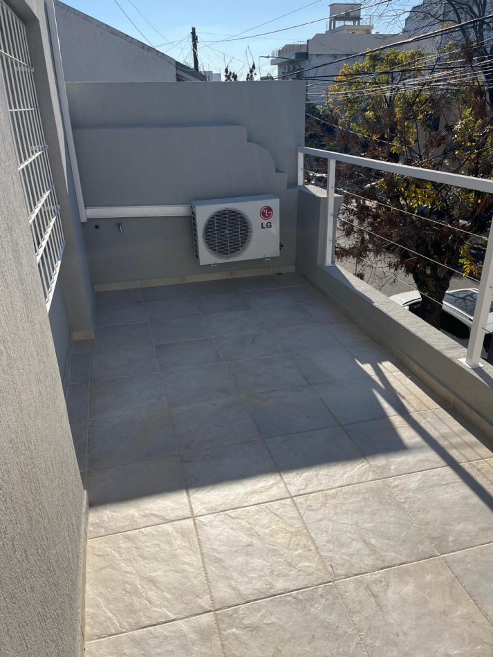 Timoteo Gordillo 1100. Duplex 3 ambientes.