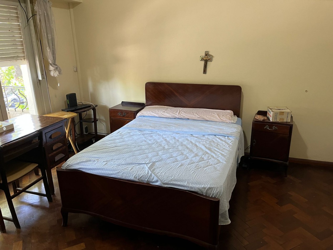 Avenida Emilio Castro 6900. Locales y vivienda.