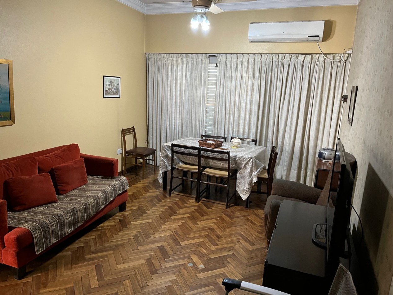 Avenida Emilio Castro 6900. Locales y vivienda.