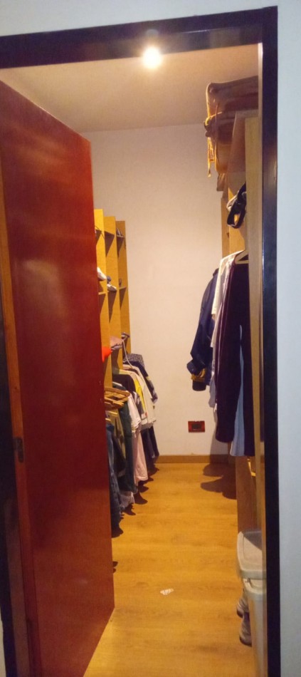 Origone 900. Casa 3 ambientes con entrepiso a terminar.