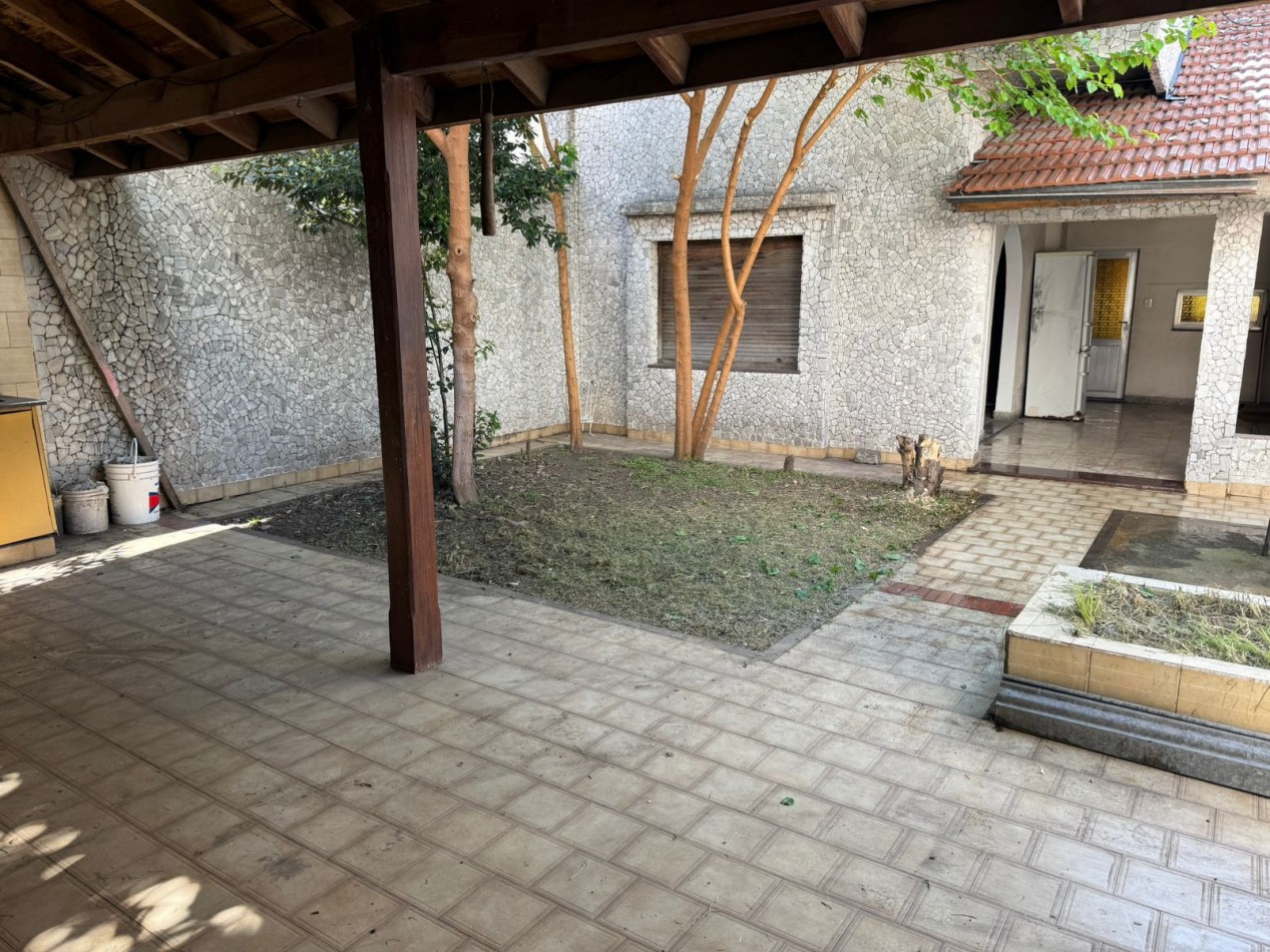 Pila 7300. Casa 5 ambientes.