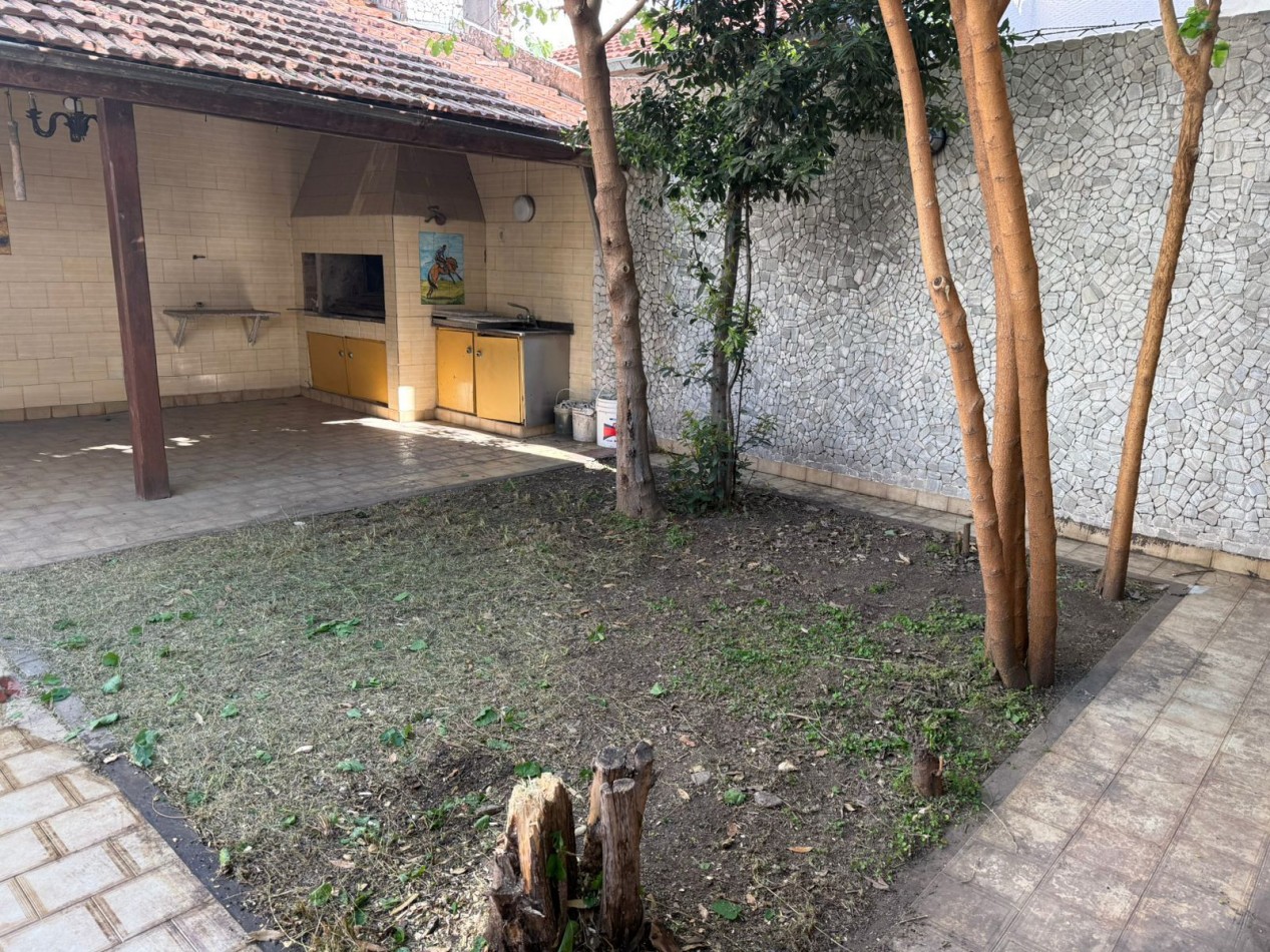 Pila 7300. Casa 5 ambientes.