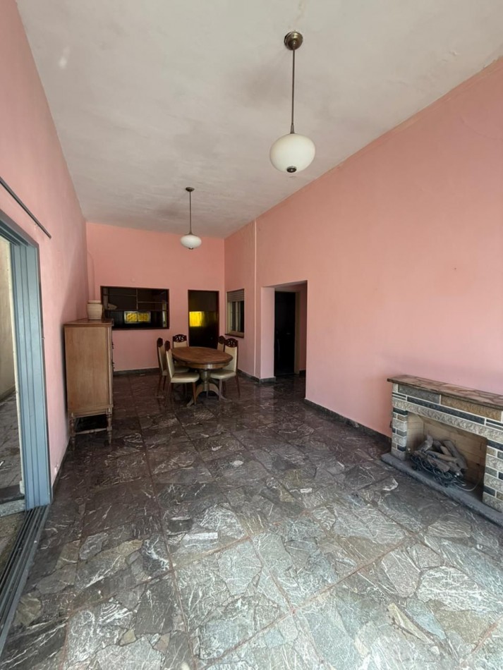 Pila 7300. Casa 5 ambientes.