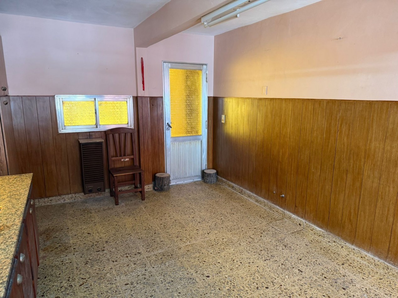 Pila 7300. Casa 5 ambientes.