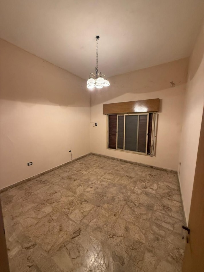 Pila 7300. Casa 5 ambientes.