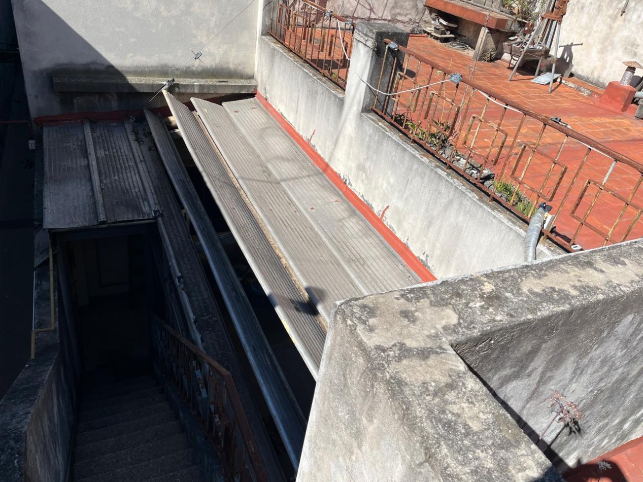 Timoteo Gordillo 2500. PH 2 1/2 ambientes patio y terraza.