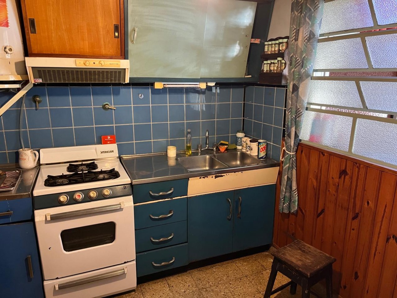 Timoteo Gordillo 2500. PH 2 1/2 ambientes patio y terraza.