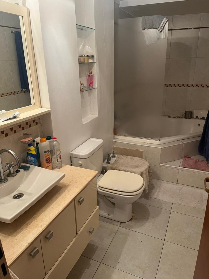 Larrazabal 1100. Departamento 4 ambientes con cochera.