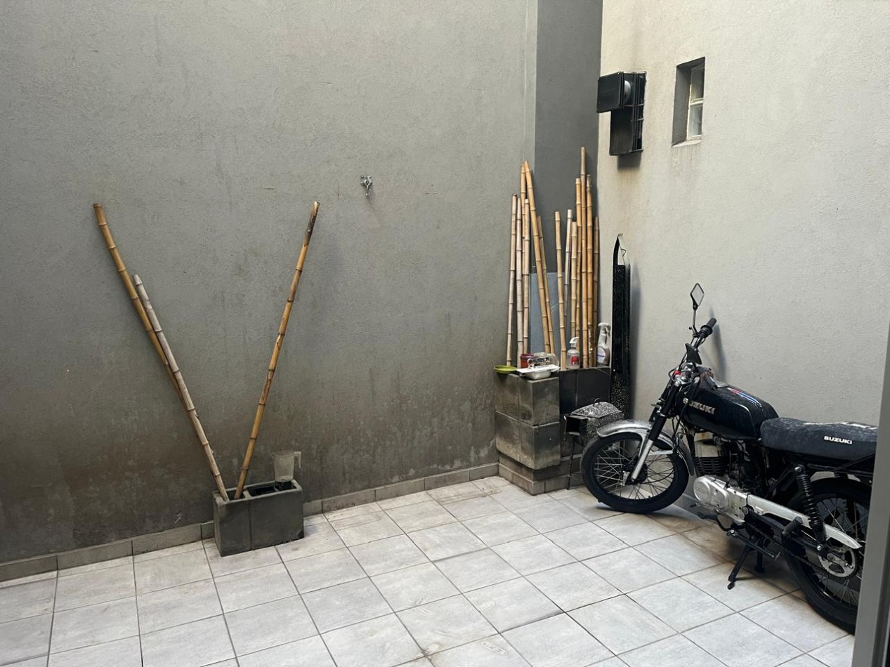 Larrazabal 1100. Departamento 4 ambientes con cochera.