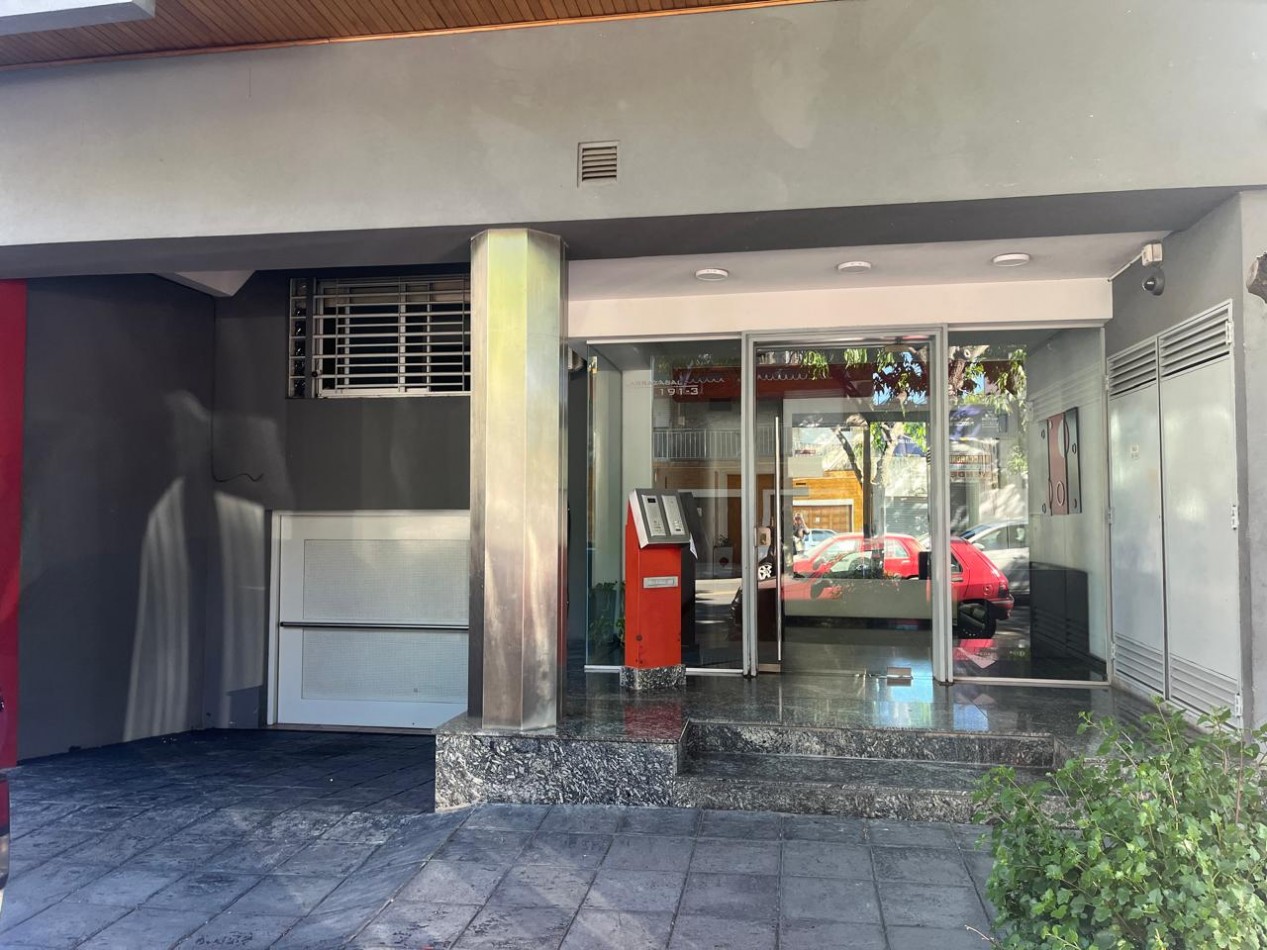 Larrazabal 1100. Departamento 4 ambientes con cochera.