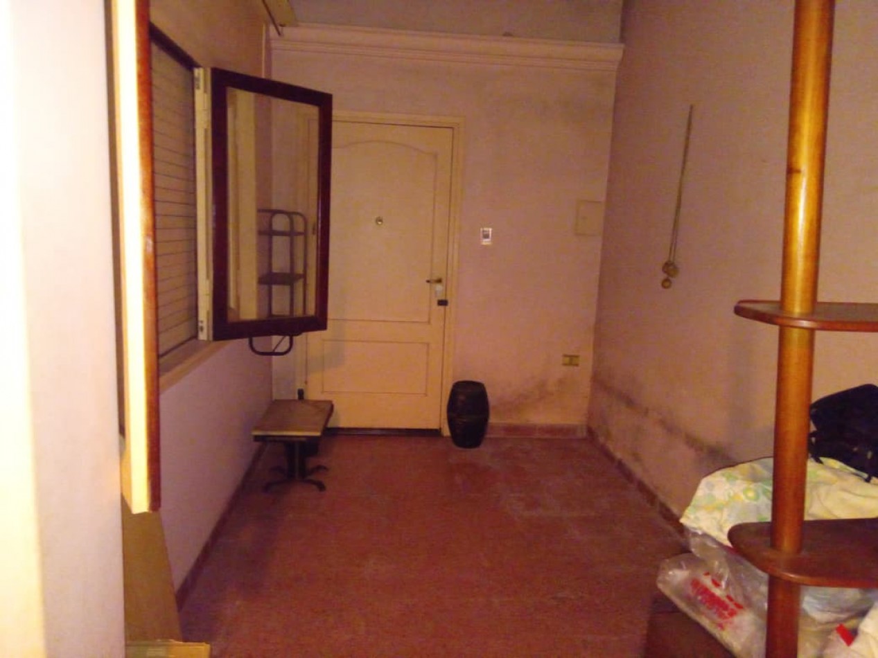 Timoteo Gordillo 2500. PH 2 1/2 ambientes patio y terraza.