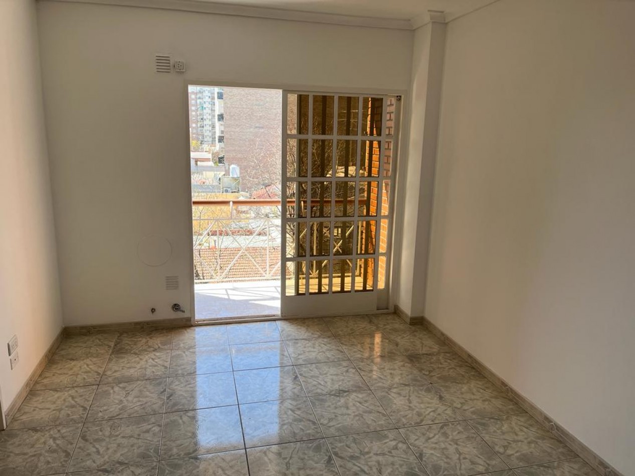 Pola 100. Departamento 2 ambientes frente