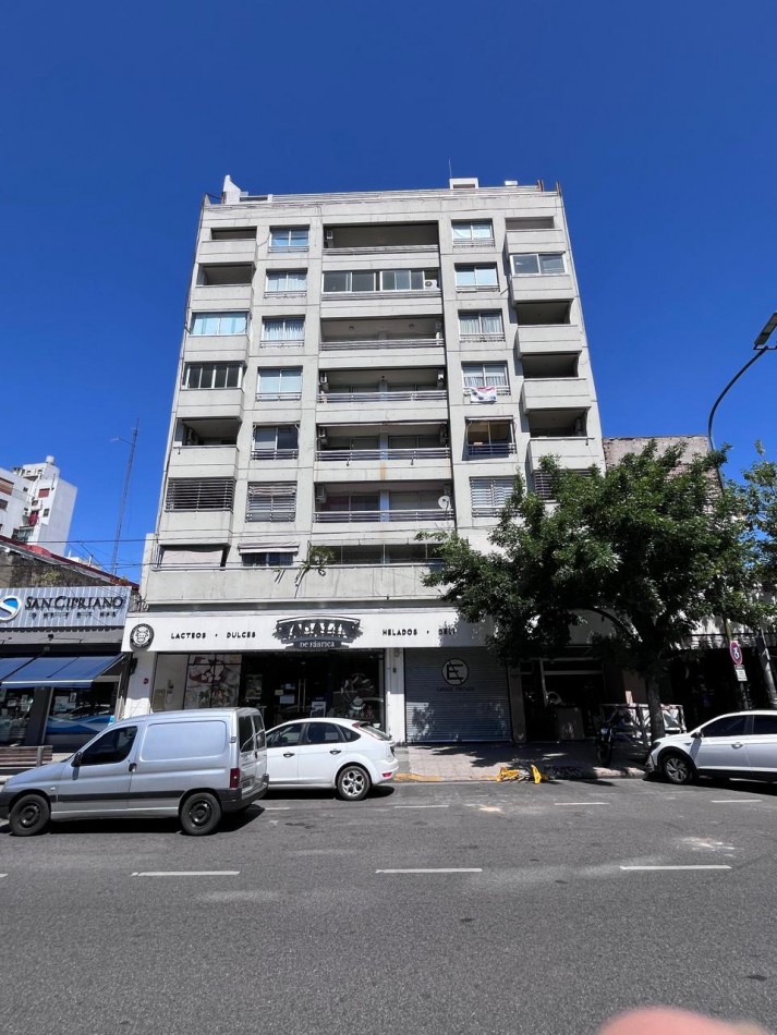 Juan Bautista Alberdi 5800. Departamento 2 ambientes con cochera.
