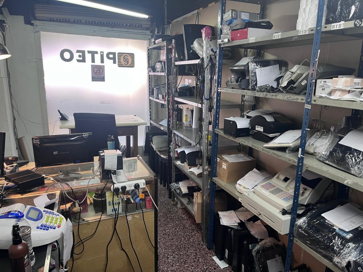 Saavedra 300. Local.