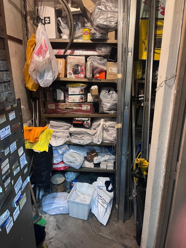 Saavedra 300. Local.