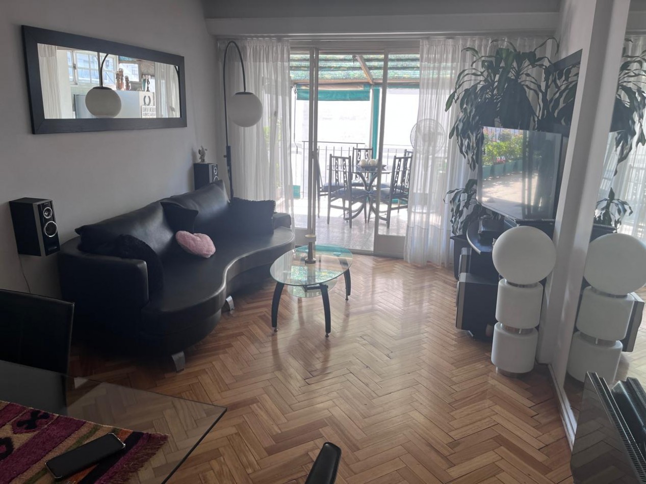 Sarandi 1100. Departamento 3 ambientes frente.