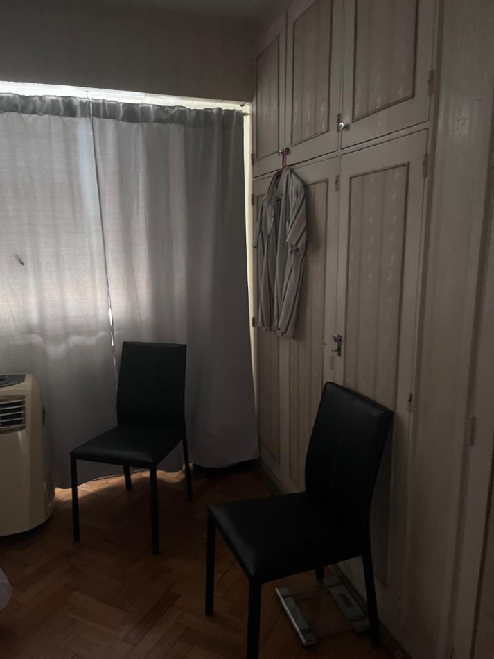 Sarandi 1100. Departamento 3 ambientes frente.