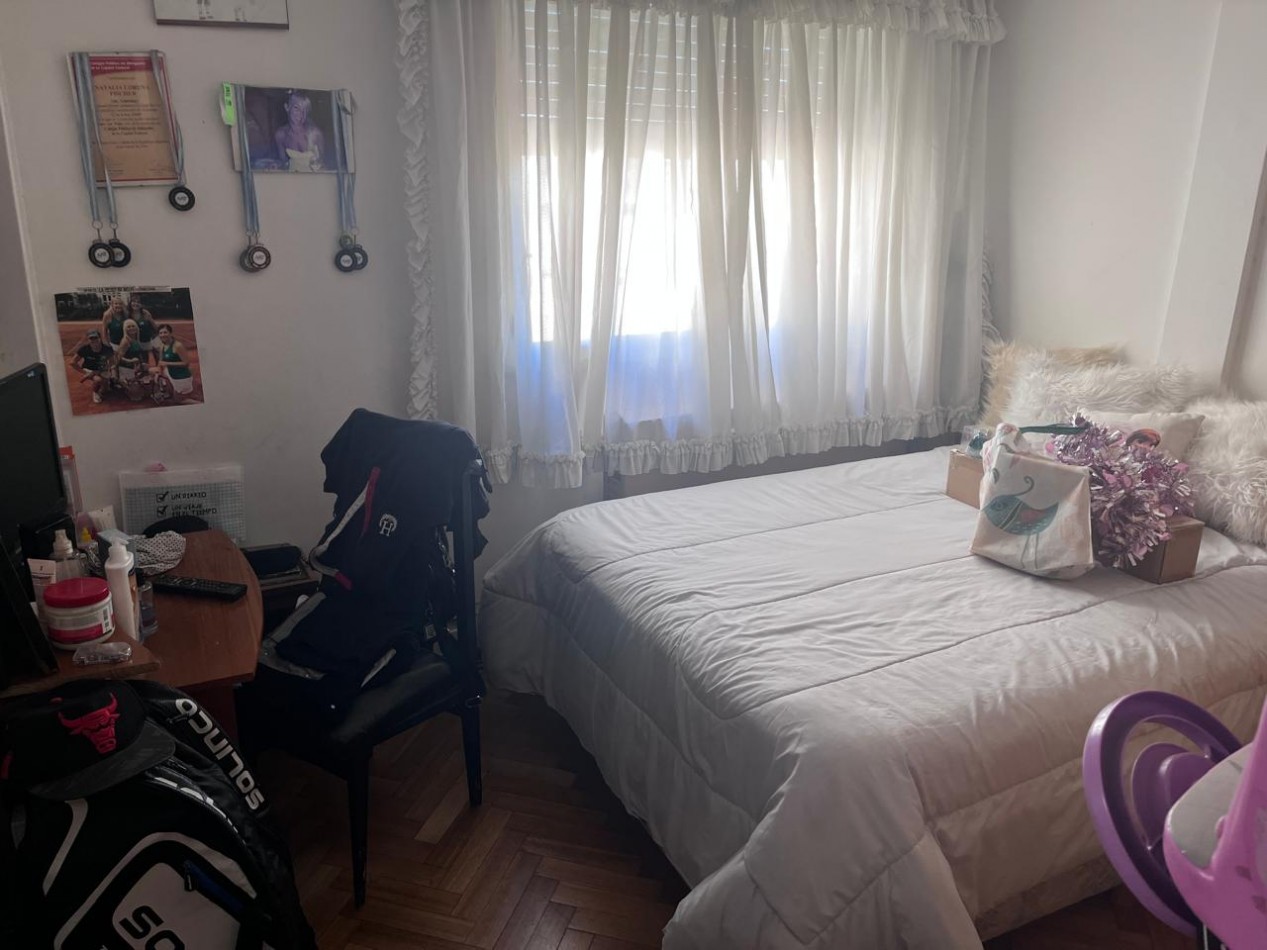 Sarandi 1100. Departamento 3 ambientes frente.