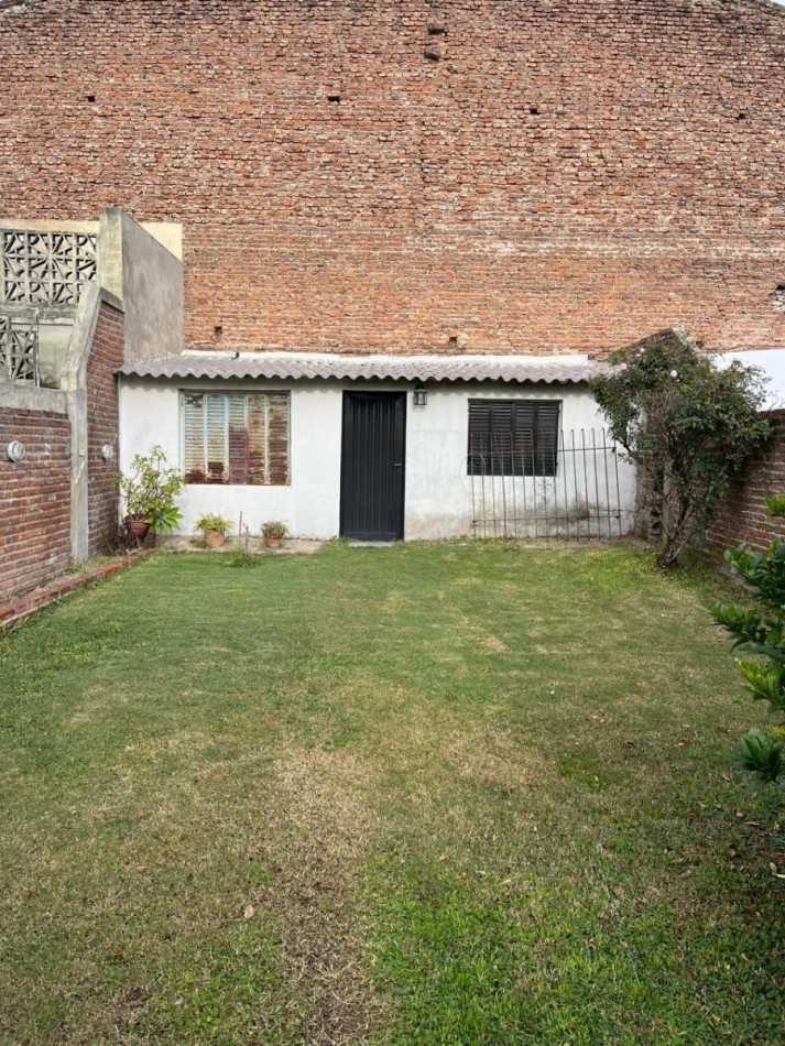 Cañada de Gomez 1400. Casa 3 ambientes.