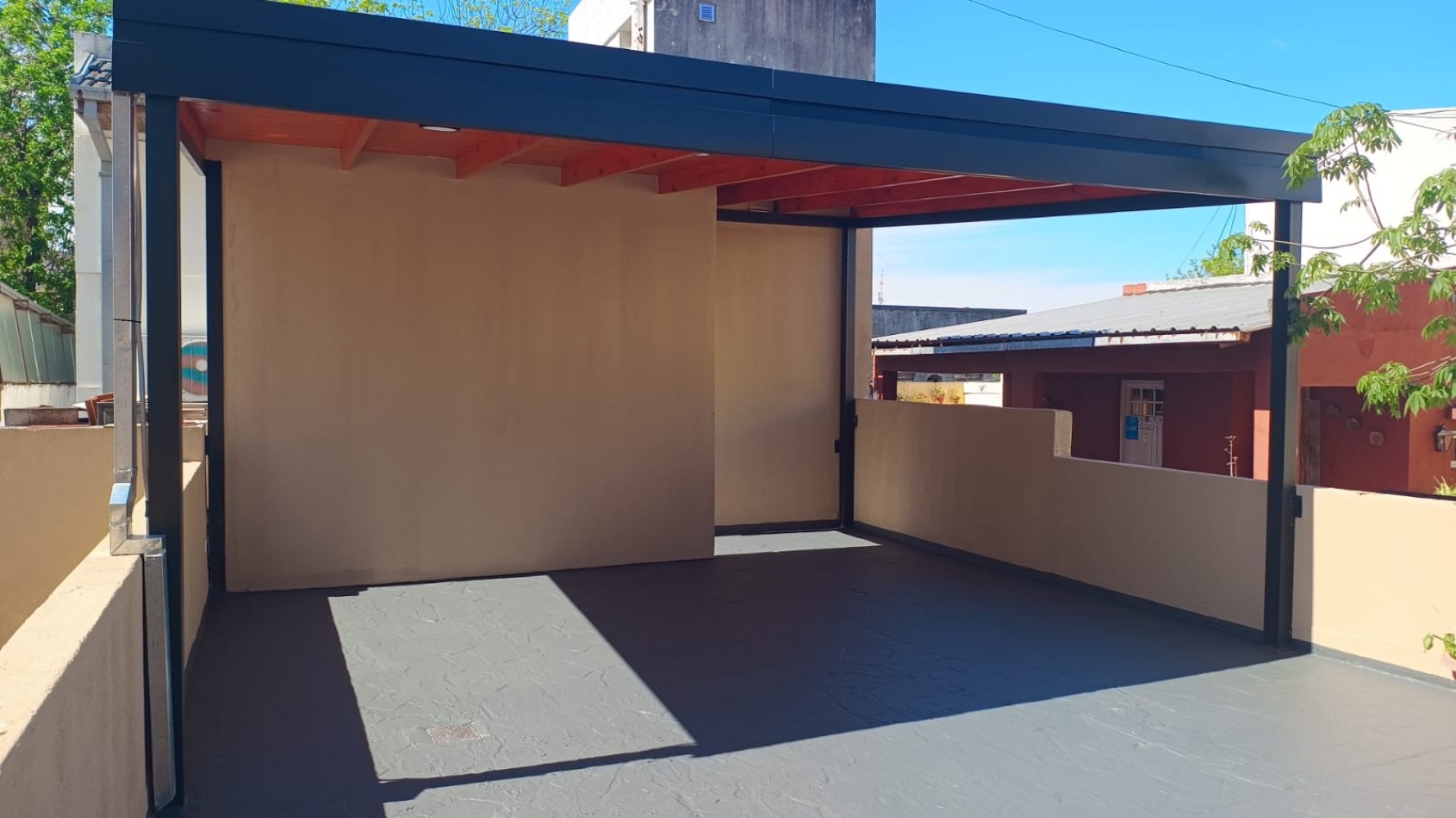 Escalada 900. PH 3 ambientes planta baja.