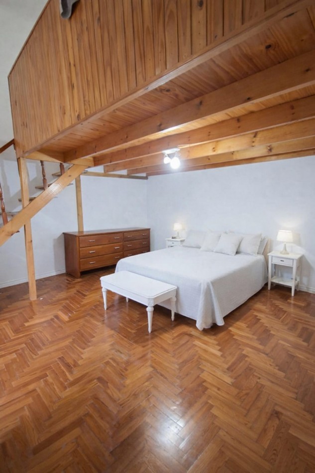 Escalada 900. PH 3 ambientes planta baja.