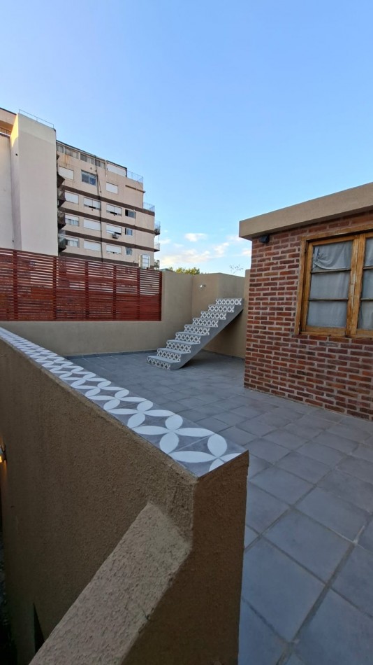 Escalada 900. PH 3 ambientes planta baja.