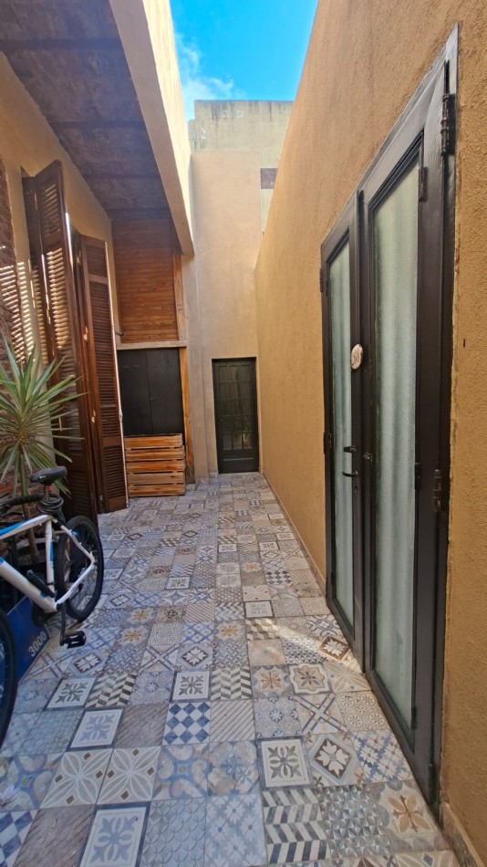 Escalada 900. PH 3 ambientes planta baja.