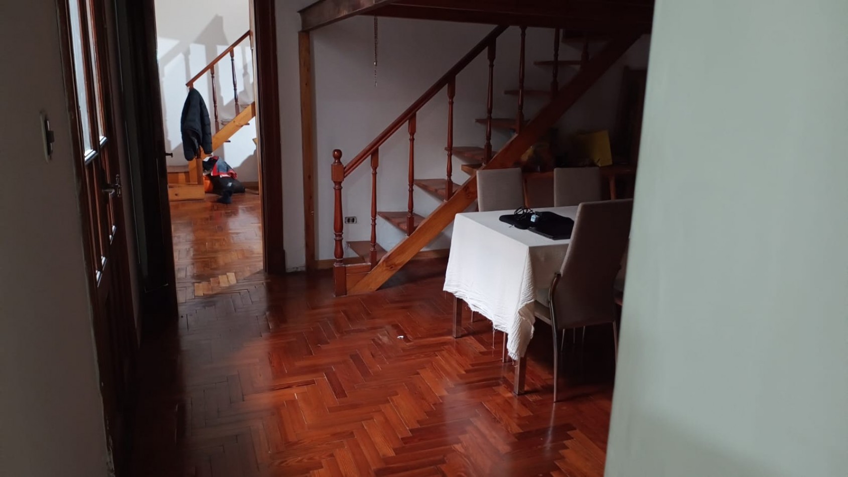 Escalada 900. PH 3 ambientes planta baja.