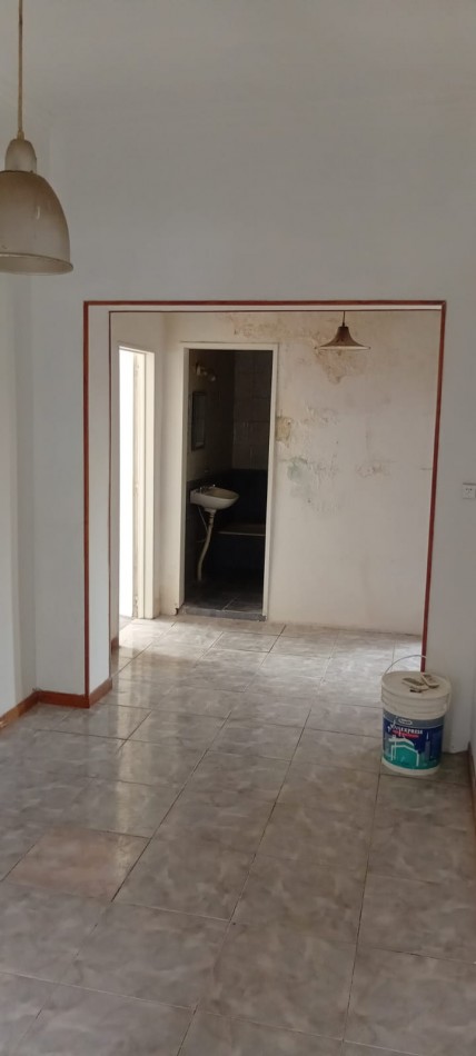 Montiel 2000. Departamento 3 ambientes al frente.