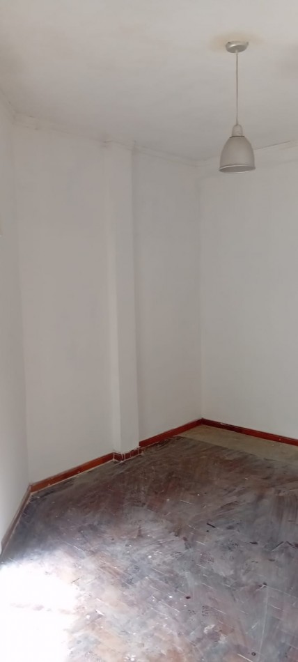 Montiel 2000. Departamento 3 ambientes al frente.